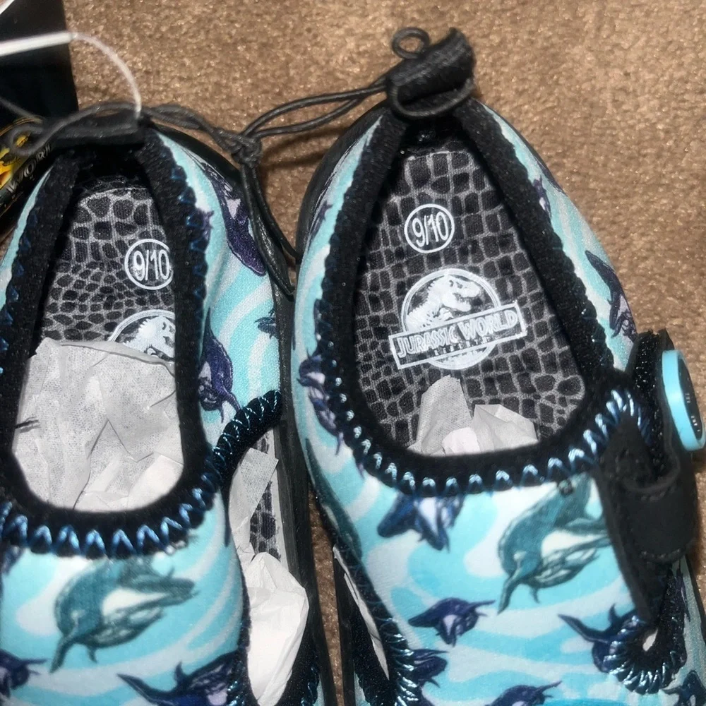 Jurassic world dinosaur Blue and Black Water Shoes with Ventilation sz 9/10